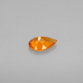 Clinohumita naranja natural de 0,41 ct, en forma de pera, VS