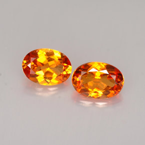Gemas de clinohumita naranja natural de  ct, corte óvalo, VS
