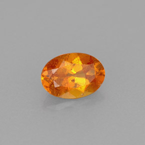 Clinohumita naranja natural de 0,56 ct, corte óvalo, VS-SI