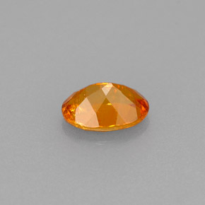 Clinohumita naranja natural de 0,56 ct, corte óvalo, VS-SI