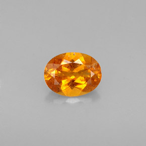 Clinohumita naranja natural de 0,57 ct, corte óvalo, VS-SI