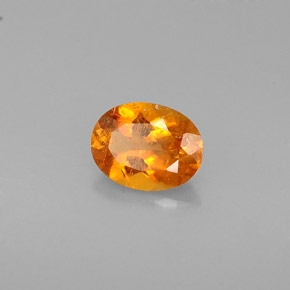 Clinohumita naranja natural de 0,57 ct, corte óvalo, VS-SI