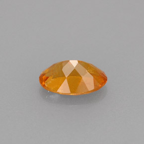 Clinohumita naranja natural de 0,61 ct, corte óvalo, VS-SI