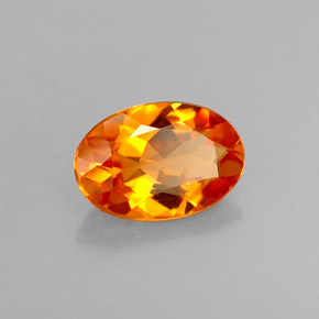 Clinohumita naranja natural de 0,58 ct, corte óvalo, VS