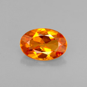 Clinohumita naranja natural de 0,58 ct, corte óvalo, VS