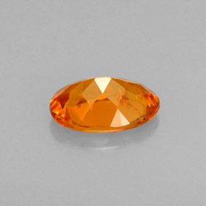 Clinohumita naranja natural de 0,58 ct, corte óvalo, VS
