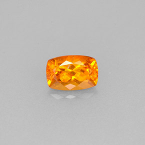 Clinohumite Naranja amarillo natural de 0.61 ct, Corte Cojín, VS-SI