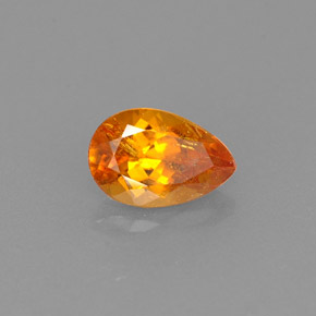 Clinohumite Naranja amarillo natural de 0.69 ct, En forma de pera, VS-SI