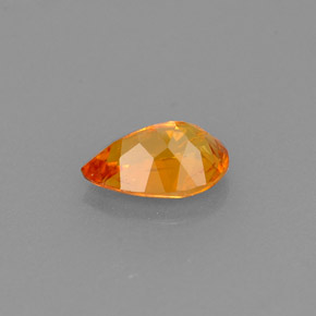 Clinohumite Naranja amarillo natural de 0.69 ct, En forma de pera, VS-SI