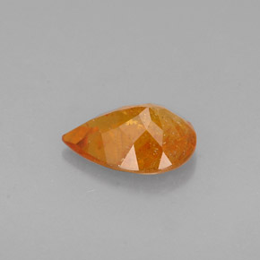 Clinohumita naranja natural de 0,73 ct, en forma de pera, VS-SI