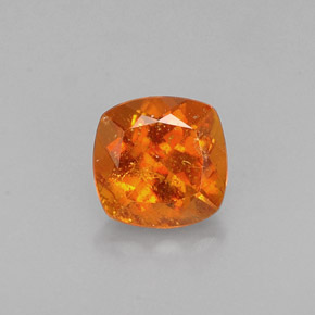 Clinohumite Naranja amarillo natural de 0.62 ct, Corte Cojín, VS
