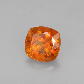 Clinohumite Naranja amarillo natural de 0.62 ct, Corte Cojín, VS