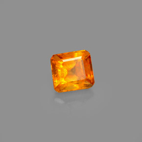Clinohumita naranja natural de 0,69 ct, corte esmeralda, VS-SI