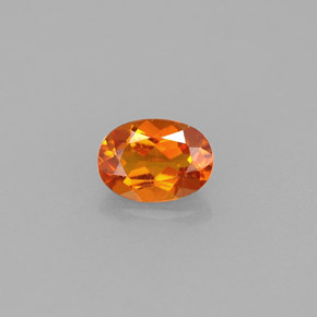 Clinohumita naranja natural de 0,55 ct, corte óvalo, VVS-VS