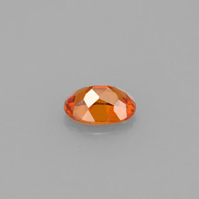 Clinohumita naranja natural de 0,55 ct, corte óvalo, VVS-VS