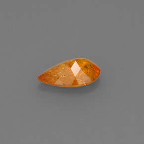 Clinohumita naranja natural de 0,66 ct, en forma de pera, SI