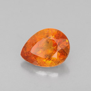 Clinohumita naranja amarillento natural de 0,62 ct, en forma de pera, VS-SI