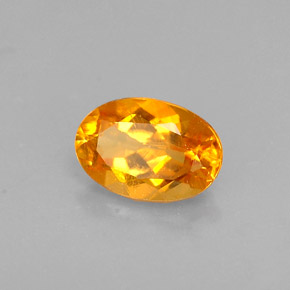 Clinohumita naranja natural de 0,52 ct, corte óvalo, VS