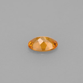 Clinohumita naranja natural de 0,42 ct, corte óvalo, VS
