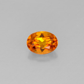 Clinohumita naranja natural de 0,44 ct, corte óvalo, VS