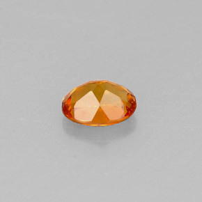 Clinohumita naranja natural de 0,44 ct, corte óvalo, VS