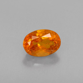 Clinohumita naranja natural de 0,52 ct, corte óvalo, VS-SI
