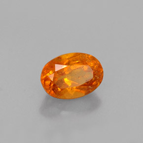 Clinohumita naranja natural de 0,52 ct, corte óvalo, VS-SI