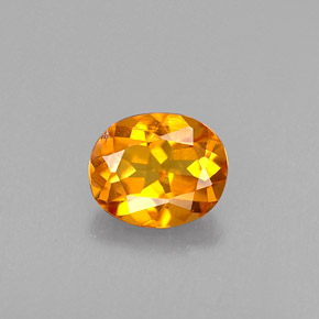 Clinohumita naranja natural de 0,41 ct, corte óvalo, VS