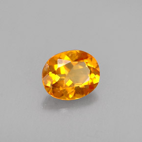 Clinohumita naranja natural de 0,41 ct, corte óvalo, VS