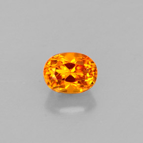 Clinohumita naranja natural de 0,36 ct, corte óvalo, VS-SI