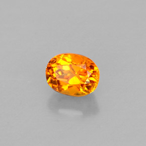 Clinohumita naranja natural de 0,36 ct, corte óvalo, VS-SI