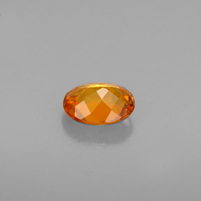 Clinohumita naranja natural de 0,54 ct, corte óvalo, VS