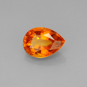 Clinohumita naranja amarillento natural de 1,62 ct, en forma de pera, SI