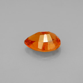 Clinohumita naranja amarillento natural de 1,62 ct, en forma de pera, SI
