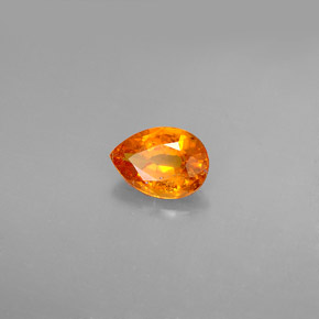 Clinohumite Naranja amarillo natural de 0.91 ct, En forma de pera, SI