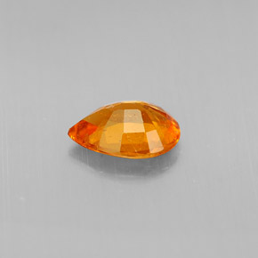 Clinohumite Naranja amarillo natural de 0.72 ct, En forma de pera, VS-SI