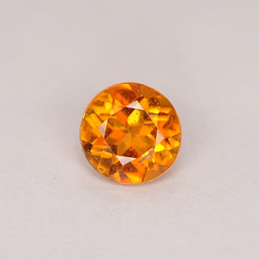 Clinohumita naranja natural de 0,46 ct, corte redondo, SI