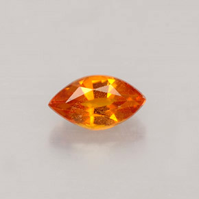 Clinohumita naranja natural de 0,56 ct, marquesa, VS