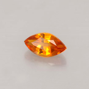 Clinohumita naranja natural de 0,56 ct, marquesa, VS