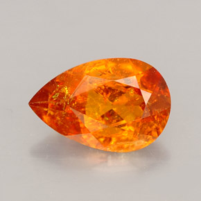 Clinohumita naranja natural de 1,34 ct, en forma de pera, VS-SI