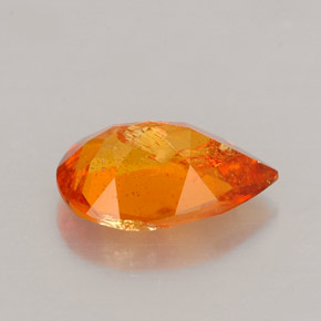 Clinohumita naranja natural de 1,34 ct, en forma de pera, VS-SI