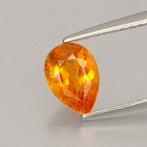 Clinohumita naranja natural de 0,73 ct, en forma de pera, VS-SI