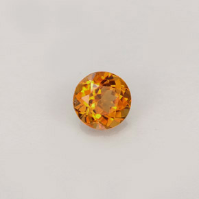 Clinohumita naranja amarillento natural de 0,46 ct, corte redondo, VS
