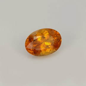Clinohumita naranja natural de 0,93 ct, corte óvalo, VS-SI