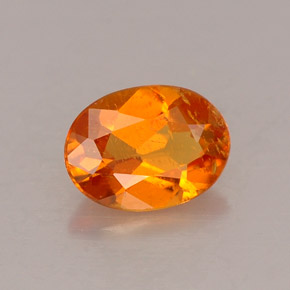 Clinohumita naranja natural de 0,53 ct, corte óvalo, VS