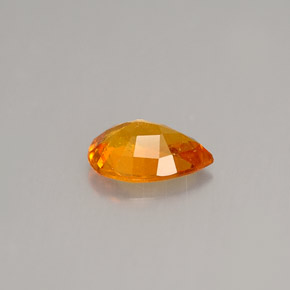 Clinohumita naranja natural de 0,74 ct, en forma de pera, VS-SI