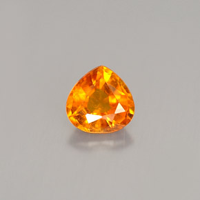 Clinohumite Naranja amarillo natural de 0.69 ct, En forma de pera, VS-SI