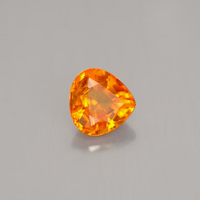 Clinohumite Naranja amarillo natural de 0.69 ct, En forma de pera, VS-SI