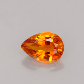 Clinohumite Naranja amarillo natural de 0.97 ct, En forma de pera, VS