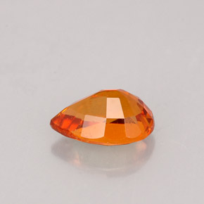 Clinohumite Naranja amarillo natural de 0.97 ct, En forma de pera, VS